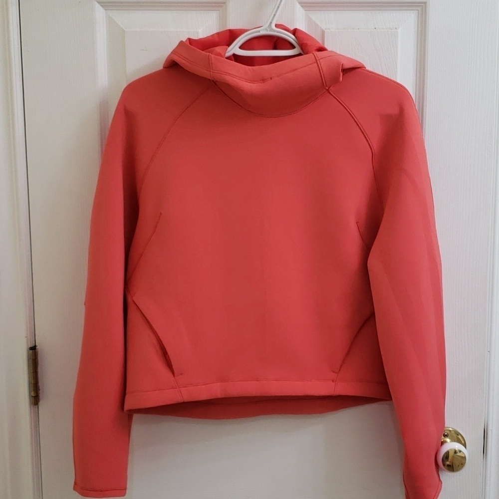 Lululemon Airwrap Hoodie cropped